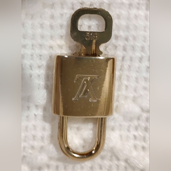 Louis Vuitton #300 Series Lock & Key Sets Vintage EUC Necklaces Brass Gold - Picture 11 of 16